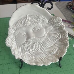 MIKASA Santa Head plate Off white with gold band